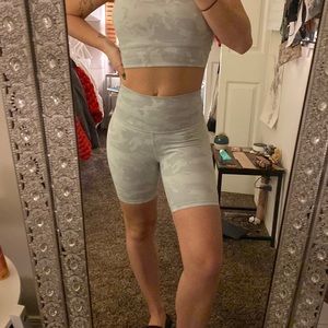 Wunder Under 6” Biker Short Jacquard